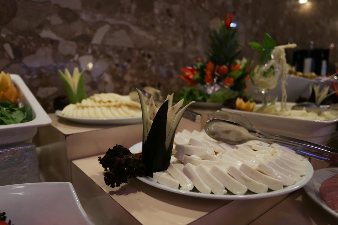 Sivas Bueyuek Hotel Buitenkant foto